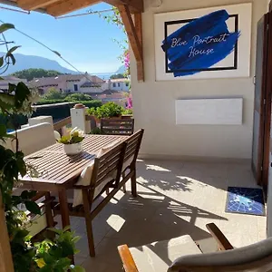 Blue Portrait House Italia