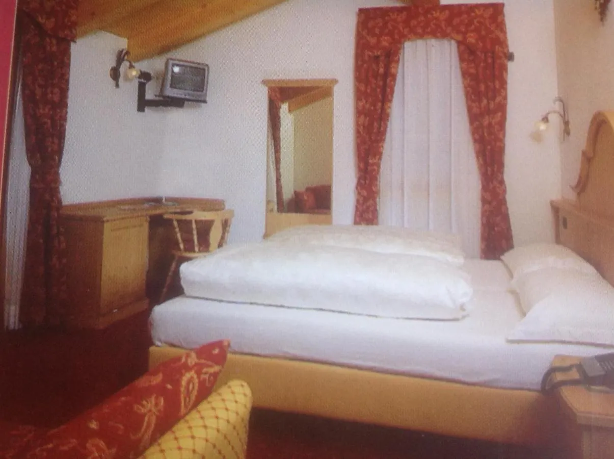 Hotel Pordoi - Fam Furgler アラッバ