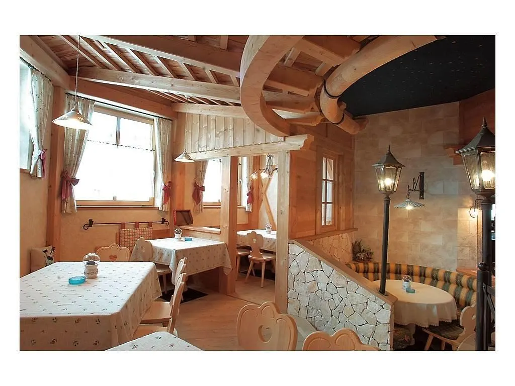 Hotel Pordoi - Fam Furgler アラッバ