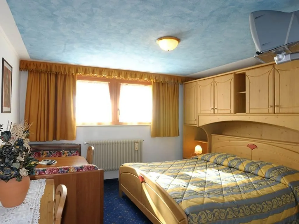 Hotel Pordoi - Fam Furgler アラッバ 2*,