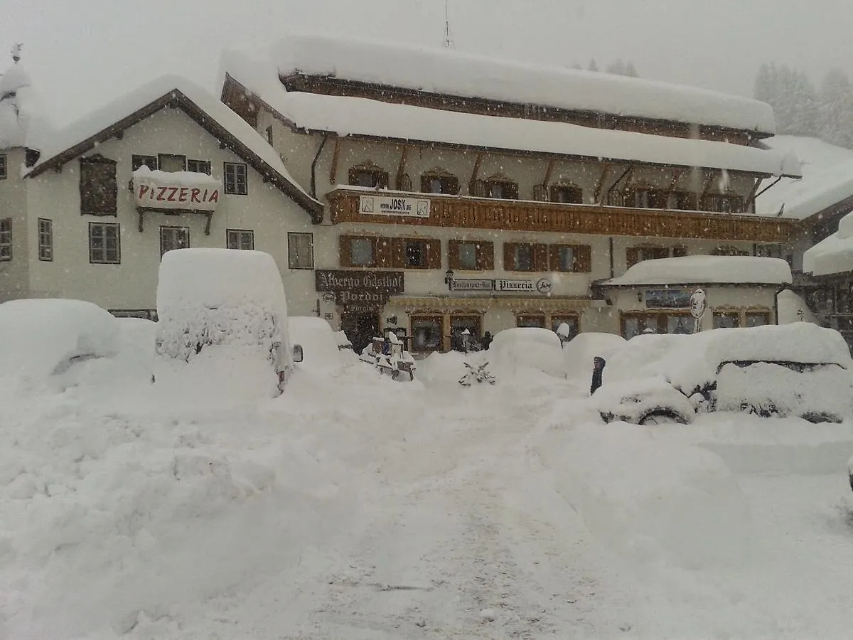 Hotel Pordoi - Fam Furgler アラッバ